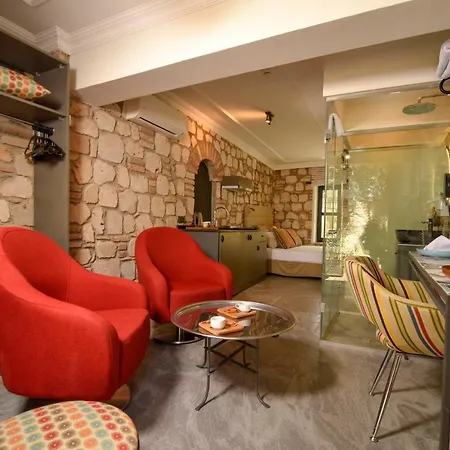 Magnificent Flat With Patio Near Hadrian's Gate