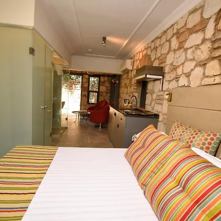 Magnificent Flat With Patio Near Hadrian's Gate Antalya