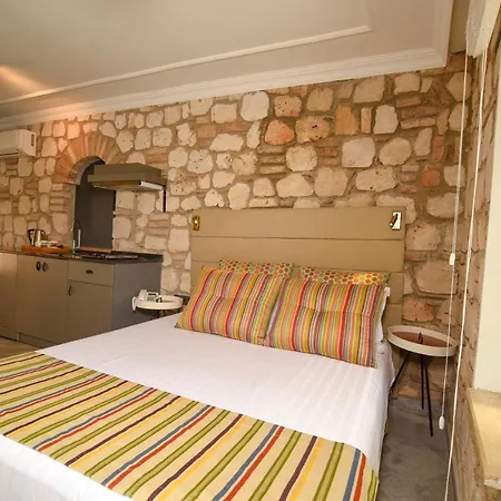 Apartment Magnificent Flat With Patio Near Hadrian's Gate