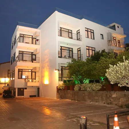 Magnificent Flat With Patio Near Hadrian's Gate Antalya