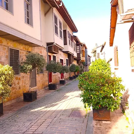 Magnificent Flat With Patio Near Hadrian's Gate Lägenhet Antalya