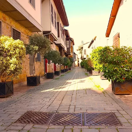 Magnificent Flat With Patio Near Hadrian's Gate Antalya