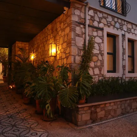 Magnificent Flat With Patio Near Hadrian's Gate Antalya