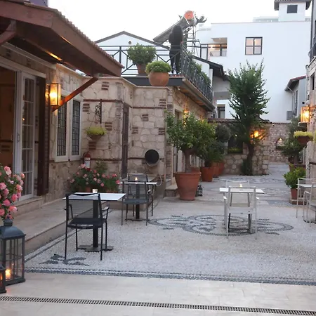 Magnificent Flat With Patio Near Hadrian's Gate Apartment