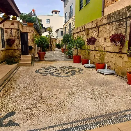 Magnificent Flat With Patio Near Hadrian's Gate Apartment